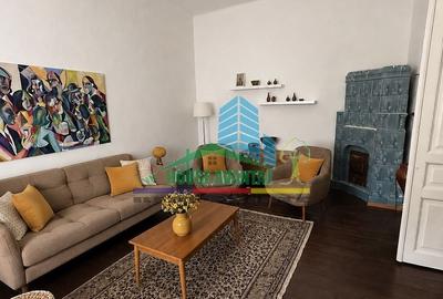 Casă cu 6 camere cu Teren 1657 Mp în Sihlea