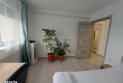 Apartament cu 3 camere decomandat în Micro 4 - 7