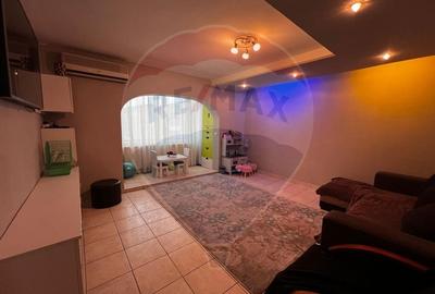 Apartament 4 camere decomandat cu loc de parcare etajul 3 - 4