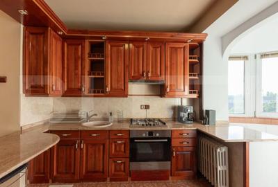 Apartament 3 camere, decomandat, 83 mp, etaj intermediar, zo - 15