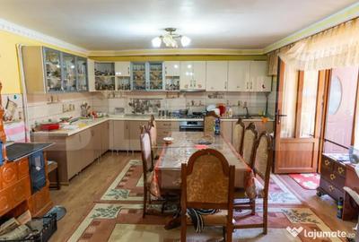 Casă cu 7 camere cu Teren 2500 Mp în Central - 5