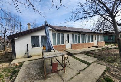 Casă individuală cu 2 camere cu Garaj în Exterior Vest - 1