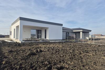 Vila moderna parter. 4 camere, eficienta energetic Via Carmina Arad, comision 0 - 7