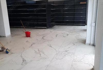 Spațiu comercial, de 105 mp, în Central - 4