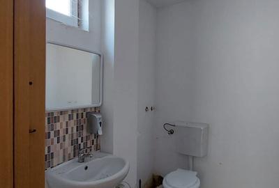 Spațiu comercial, de 75 mp, în Central - 3