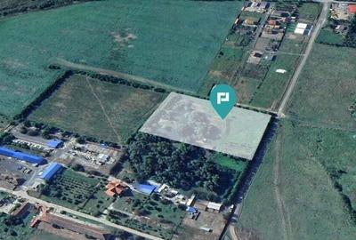 Teren intravilan cu balta de pescuit - 1