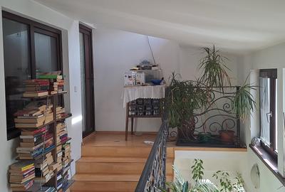 Casă individuală cu 7 camere cu Canalizare în Titulescu - 2