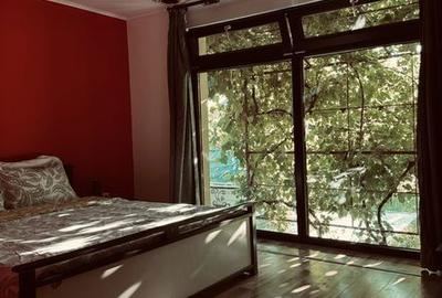 Casă cu 4 camere cu Teren 300 Mp în 23 August - 5