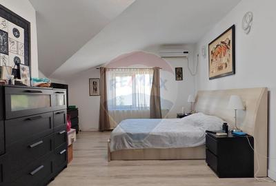 Casă cu 5 camere cu Teren 235 Mp în Pipera