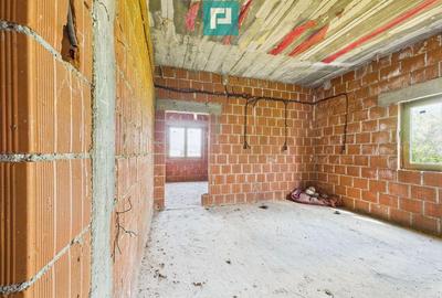 Casă cu 5 camere cu Teren 957 Mp în Beliu - 10