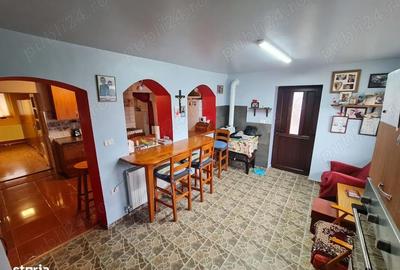 Casă cu 3 camere cu Teren 1400 Mp în Iratoșu - 1