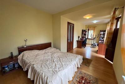 Proprietate deosebita de vanzare in centrul Bacaului- eleganta, istorie si inves - 28