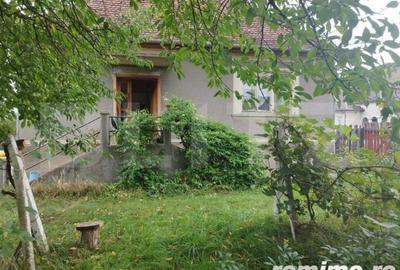 Casă cu 2 camere cu Teren 2527 Mp în Central - 2