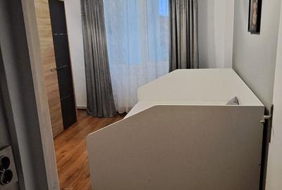 Apartament cu 3 camere semidecomandat în Central - 1