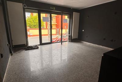 Spatiu Comercial la parter cu intrare din strada - 2