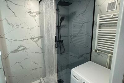 Garsonieră decomandată în Titan