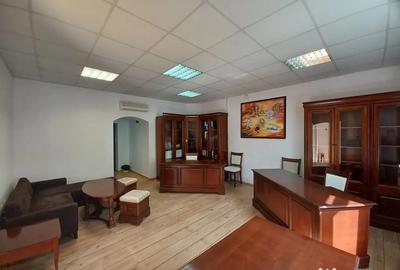 Spațiu comercial, de 40 mp, în Central - 2