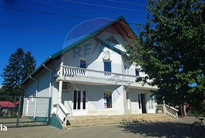 Casă cu 8 camere cu Teren 1300 Mp în Gălănești - 2