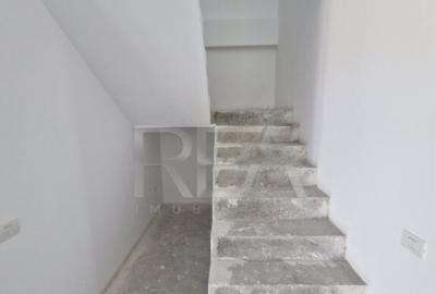 Duplex compus din doua case la 1,3 kilometri de sta?ia de - 4