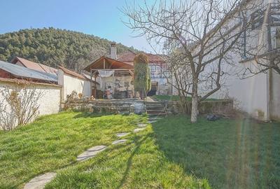 Casă cu 7 camere cu Teren 450 Mp în Central - 6