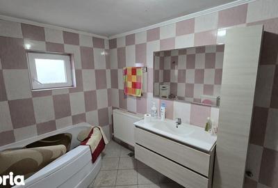 Casă cu 4 camere cu Teren 1000 Mp în Central - 3
