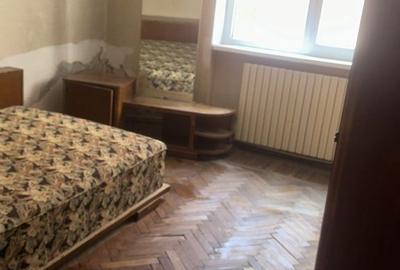 Apartament cu 3 camere semidecomandat în Central