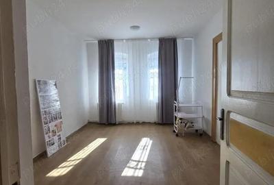 Spațiu comercial, de 69 mp, în Central - 3