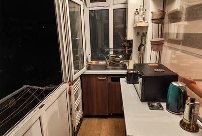 Apartament cu 4 camere semidecomandat în Rovine - 1