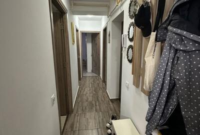 Decomandat 3 Camere Grand Arena Sector 4 - 10