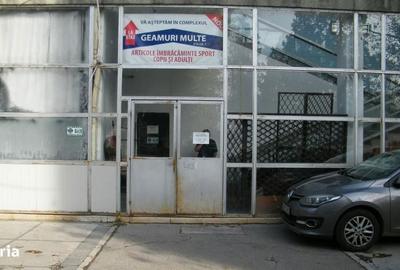 Spațiu comercial, de 300 mp, în Central - 4