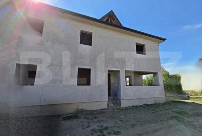 Casă cu 4 camere cu Teren 350 Mp în Central