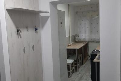 Apartament cu 3 camere decomandat în Cornișa - 2