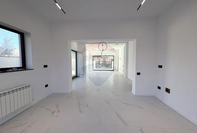 Casă cu 8 camere cu Teren 700 Mp în Faleza Nord - 6