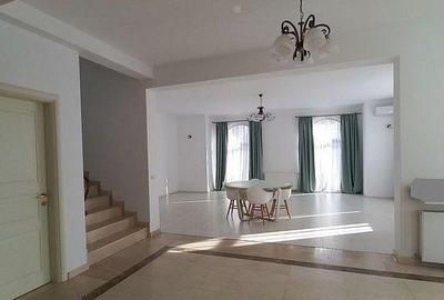 Individuala,curte mare,prima din complex Rafael,Jollie Ville,vis a vis Cambridge - 2