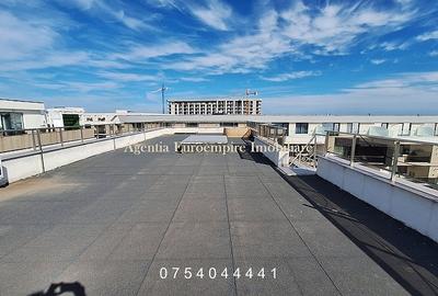 Penthouse cu 3 camere decomandat în Nord