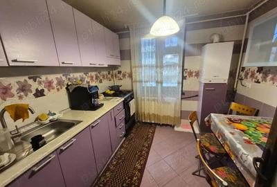 Apartament cu 3 camere decomandat în Central