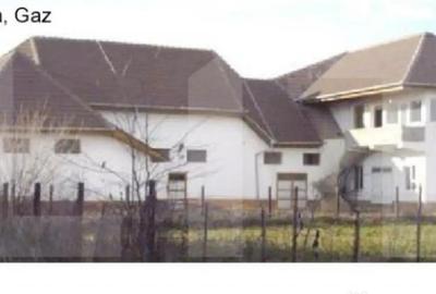 Casă cu 7 camere cu Teren 400 Mp în Utvin - 2