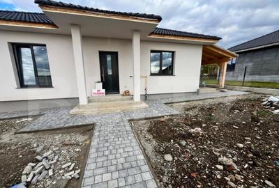 Casa individuala cu 5 ari teren, semifinisata, zona Aerodrom - 1