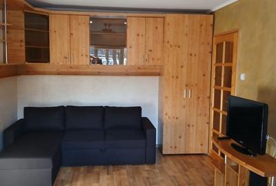 Garsonieră decomandată în Vest