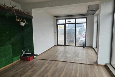 Spațiu comercial, de 50 mp, în Central - 7