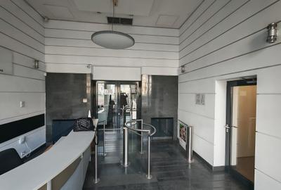 Birou, de 3,560 mp, în P-ța Unirii - 10