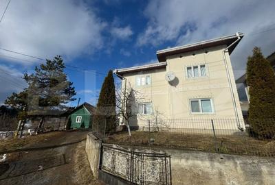 Casă cu 4 camere cu Teren 500 Mp în Central - 4