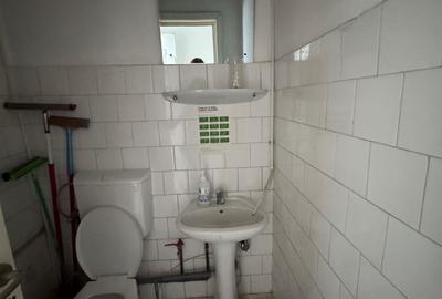 Spațiu comercial, de 50 mp, în Central - 3