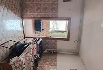Casă cu 3 camere decomandat în Casa de Cultură