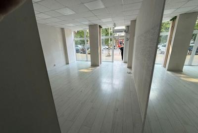 Spațiu comercial, de 40 mp, în Central - 3