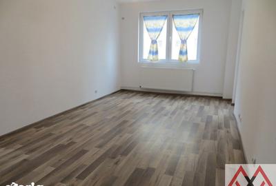 Apartament cu 4 camere semidecomandat în Berceni - 1