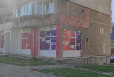 Sau inchiriez spatiu comercial in Vulcan b-dul. Mihai Viteazul - 7