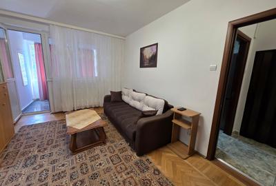 Apartament cu 2 camere semidecomandat, mobilat în Pajura