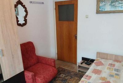 Apartament cu 3 camere decomandat în Micro 4 - 8