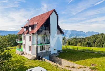 Casă individuală cu 7 camere cu Garaj în Fundata